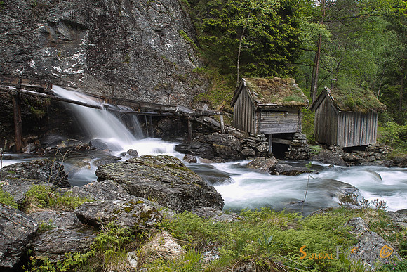 Fossen og kvernhus på Hustveit