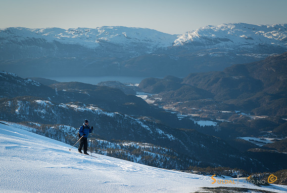 På ski under Skardnuten