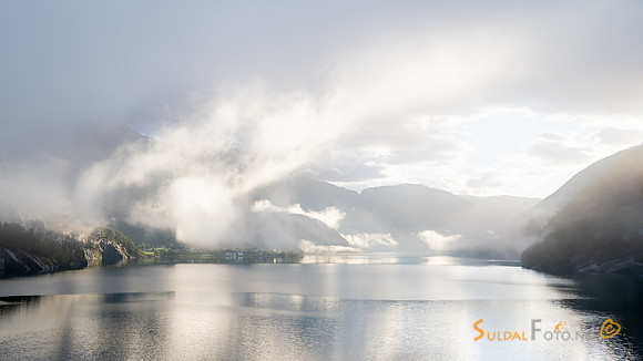 Suldalsvatnet og Nesflaten