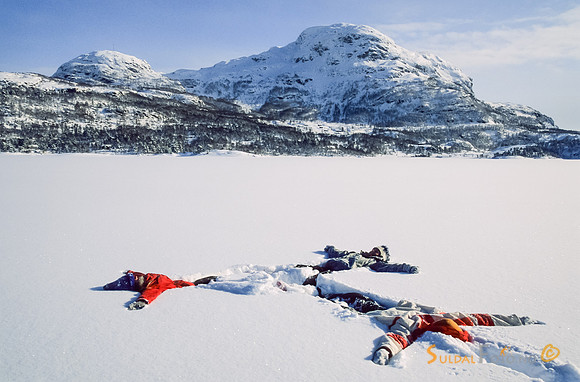 Leik i snøen