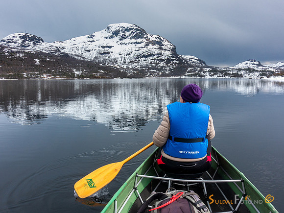Kanopadling etter vårløysinga. Mosvatnet, Gullingen.