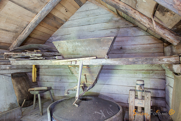 Kvernhus, Kvednaholo, Ritland