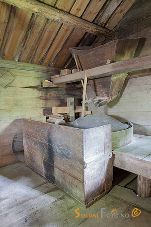 Kvernus, Kvednahola, Ritland