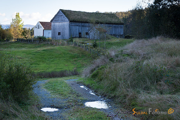 Jonegarden, Hustveit.