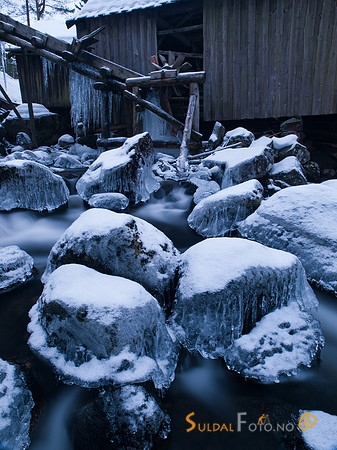 Kvednaholo, Ritland